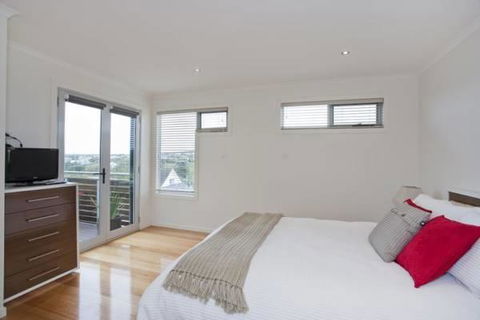 A Beautiful Beach House Torquay - Foster Accommodation 2