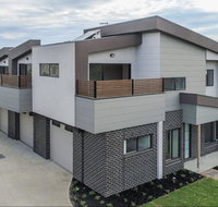 A brand new private townhouse - Foster Accommodation