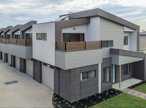 A Brand New Private Townhouse - Foster Accommodation 0