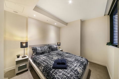 A Central & Cozy 2BR Apt Near Federation Square - Foster Accommodation 1