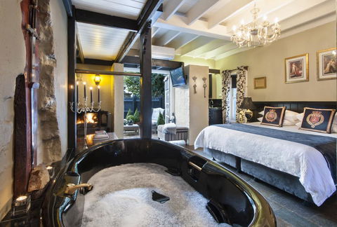 A Loft In The Mill Boutique Accommodation - Foster Accommodation 3