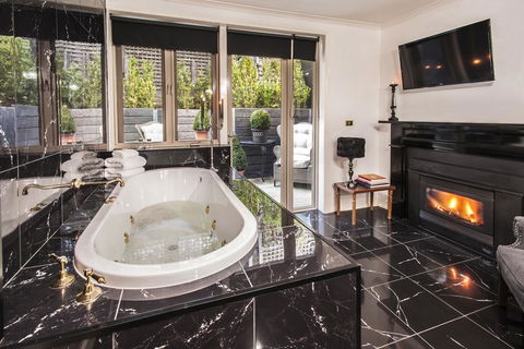 A Loft In The Mill Boutique Accommodation - Foster Accommodation 1