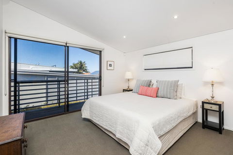 A PERFECT STAY - Sandy Feet - Foster Accommodation 3