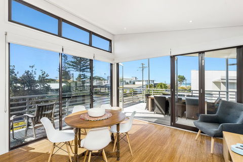 A PERFECT STAY - Sandy Feet - Foster Accommodation 2