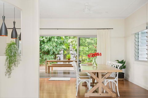 A PERFECT STAY - The White Rabbit - Foster Accommodation 0