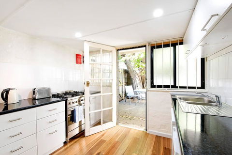A Quaint Darlinghurst Cottage - Foster Accommodation 2