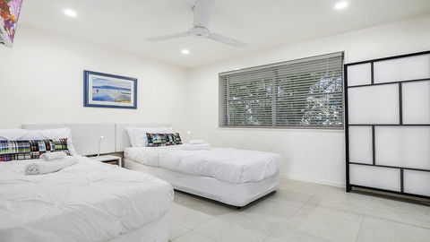 A Stylish Apartment With Noosa Views! - Unit 6 Yaringa 29 Noosa Drive - Foster Accommodation 2