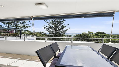 A Stylish Apartment With Noosa Views! - Unit 6 Yaringa 29 Noosa Drive - Foster Accommodation 0