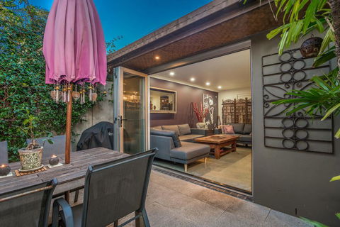 A SWEET ESCAPE - Brandon St Beach & Spa - Foster Accommodation 0
