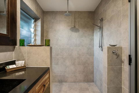 A SWEET ESCAPE - Brandon St Beach & Spa - Foster Accommodation 3