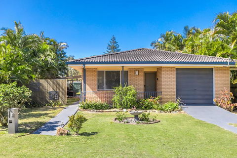 A SWEET ESCAPE - Carefree Beach Home - Foster Accommodation 0