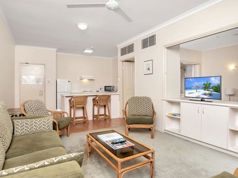 A Taste Of The Tropics - Foster Accommodation 1