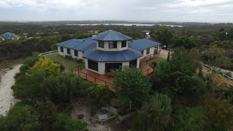 A Tranquil Retreat - Foster Accommodation 0