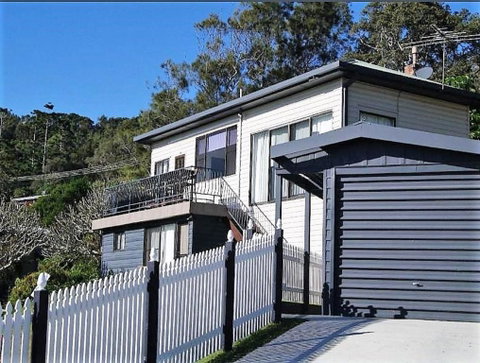 AAA Views, 2 View Street - Foster Accommodation 1