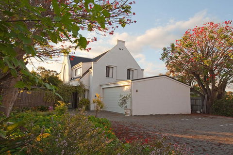 Aarn House B&B Airport Accommodation - Foster Accommodation 2