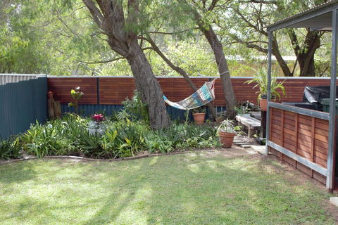 Abbey Beach Cottage - Foster Accommodation 0
