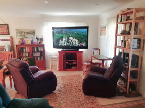 Abelia Cottages Botanical - Foster Accommodation 1