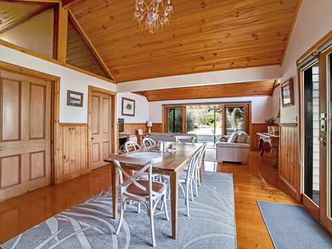 Abrahams On Bank - Foster Accommodation 0