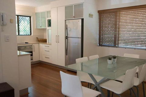 Absolute Beachfront - Mooloolaba - Foster Accommodation 1