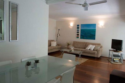 Absolute Beachfront - Mooloolaba - Foster Accommodation 2