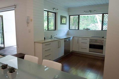 Absolute Beachfront - Mooloolaba - Foster Accommodation 3