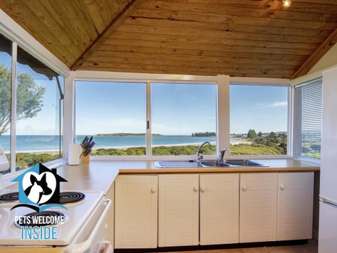 Absolute Beachfront 3BR 2BA Home W/ Beach Track - Foster Accommodation 3