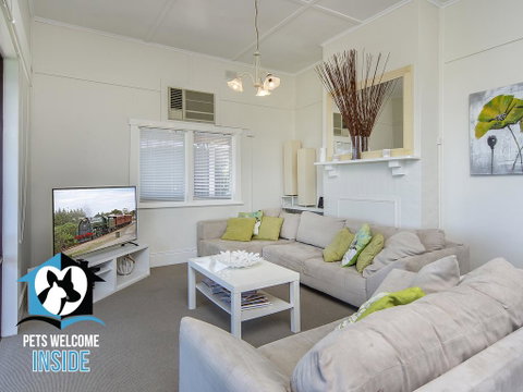 Absolute Beachfront 3BR 2BA Home W/ Beach Track - Foster Accommodation 1