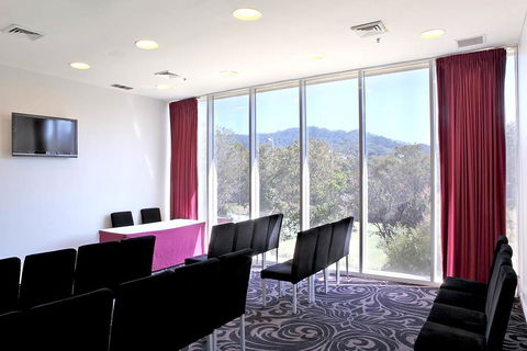 Absolute Beachfront Opal Cove Resort - Foster Accommodation 3