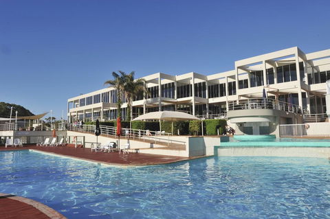 Absolute Beachfront Opal Cove Resort - Foster Accommodation 1