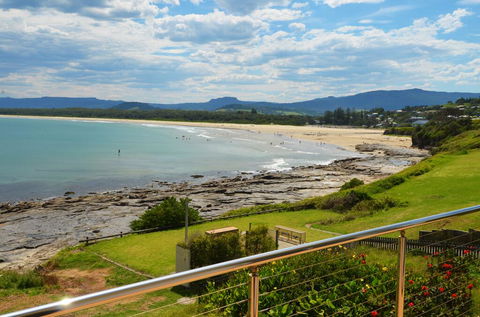 Absolute Waterfront - Foster Accommodation 1