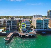Absolute Waterfront On The Pumicestone Passage - Foster Accommodation