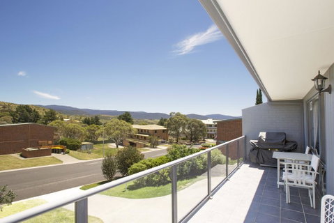 Acacia 2 - Luxurious Holiday Townhouse - Foster Accommodation 0