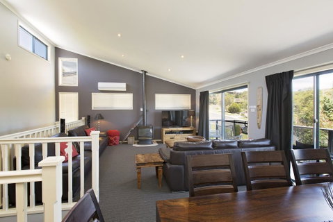 Acacia 2 - Luxurious Holiday Townhouse - Foster Accommodation 1