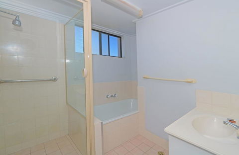 Acacia Holiday Apartment - Foster Accommodation 2