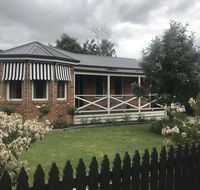 Acacia House - Central Healesville - Yarra Valley - Foster Accommodation