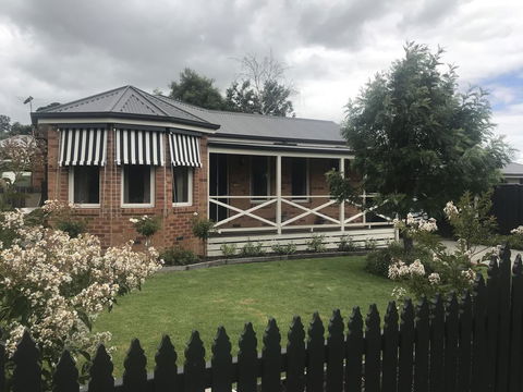 Acacia House - Central Healesville - Yarra Valley - Foster Accommodation 0