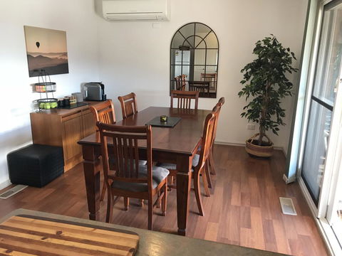 Acacia House - Central Healesville - Yarra Valley - Foster Accommodation 2