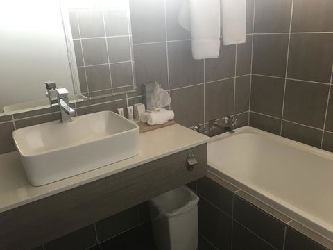 Acacia Motor Lodge - Foster Accommodation 3
