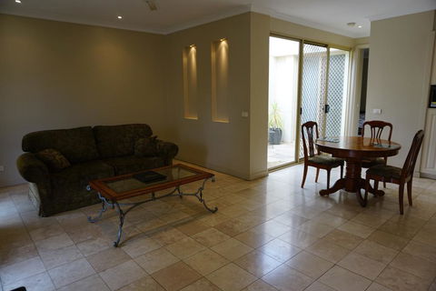 Acacia Terraces - Foster Accommodation 1