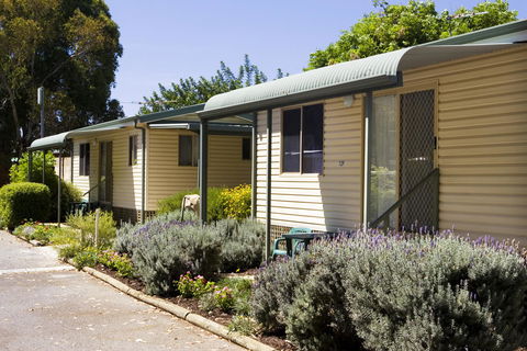 Acclaim Kingsway Tourist Park - Foster Accommodation 2