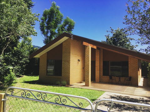 Acorn Lodge - Foster Accommodation 0