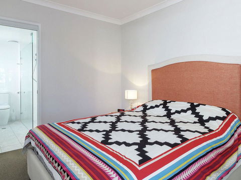 Across The Road From The Beach! - Foster Accommodation 2