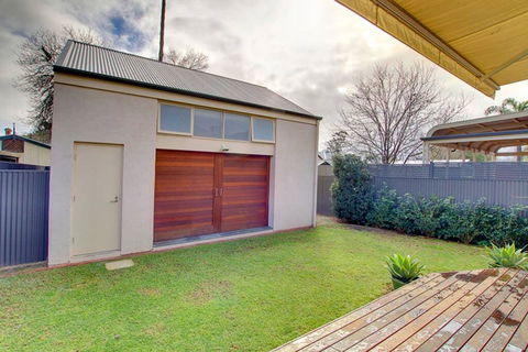 Adelaide Close CBD Large Private Studio Apartment In St Peters - Foster Accommodation 3