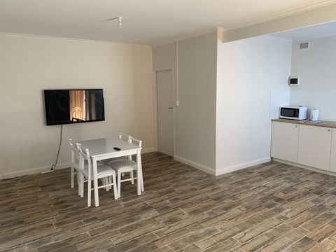 Adelaide Holiday Apartment - Foster Accommodation 3