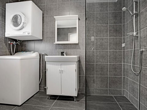 Adelaide Holiday Homes - Foster Accommodation 3
