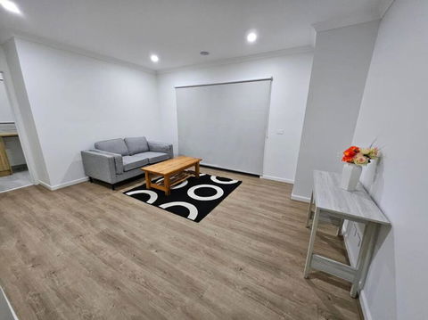 E 4 Room Retreat Family Friendly - Foster Accommodation 3