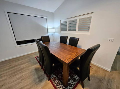 E 4 Room Retreat Family Friendly - Foster Accommodation 4
