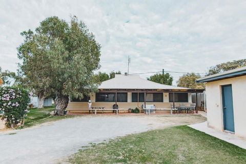 Dongara Hotel Motel - Foster Accommodation 1