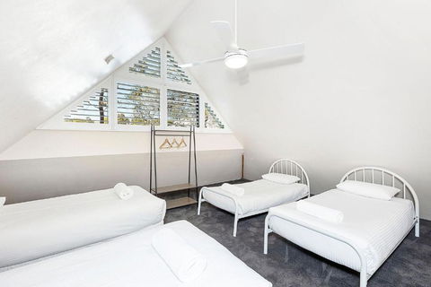 Eagle Bay Beach Lodge - 1 Street Back From Stunning Eagle Bay! - Foster Accommodation 2