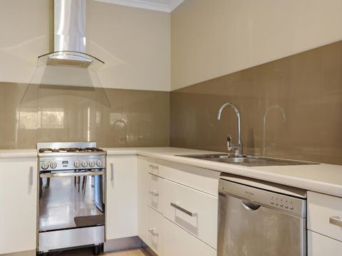 Eagle Heights Holiday Units - Foster Accommodation 3